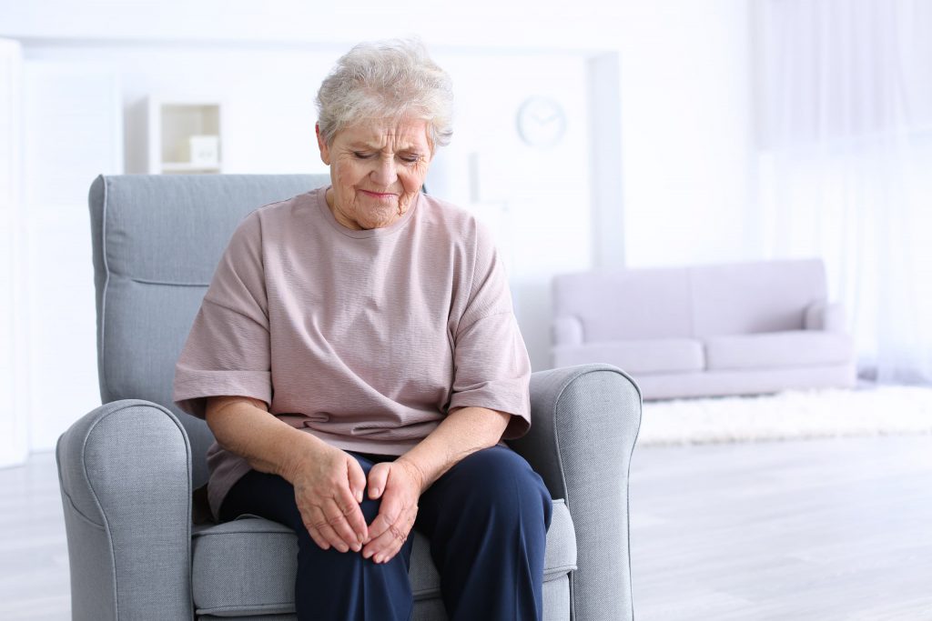 older adult experiencing knee pain